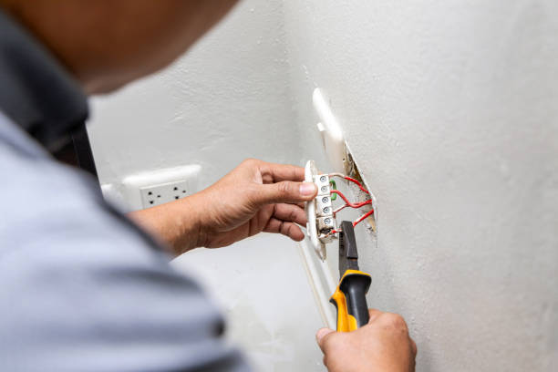 Best Affordable Emergency Electrician  in Le Sueur, MN